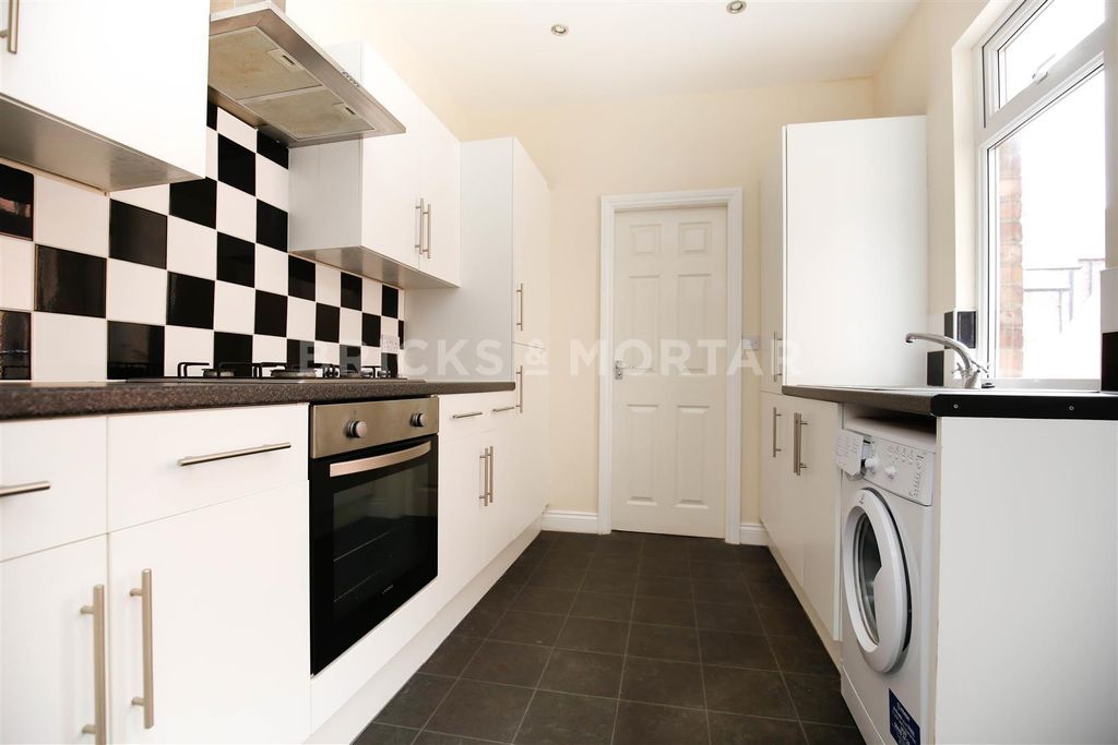 Property photo 2 of 9 B-Keoilqaqaegqi591Efpr1Auzq.Jpg