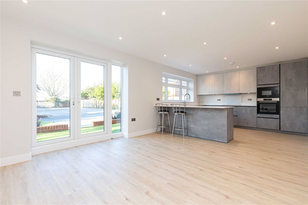 Property photo 3 of 12 Picture No. 10