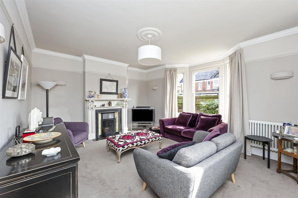 Property photo 2 of 22 Northfield Road 2-008.Jpg