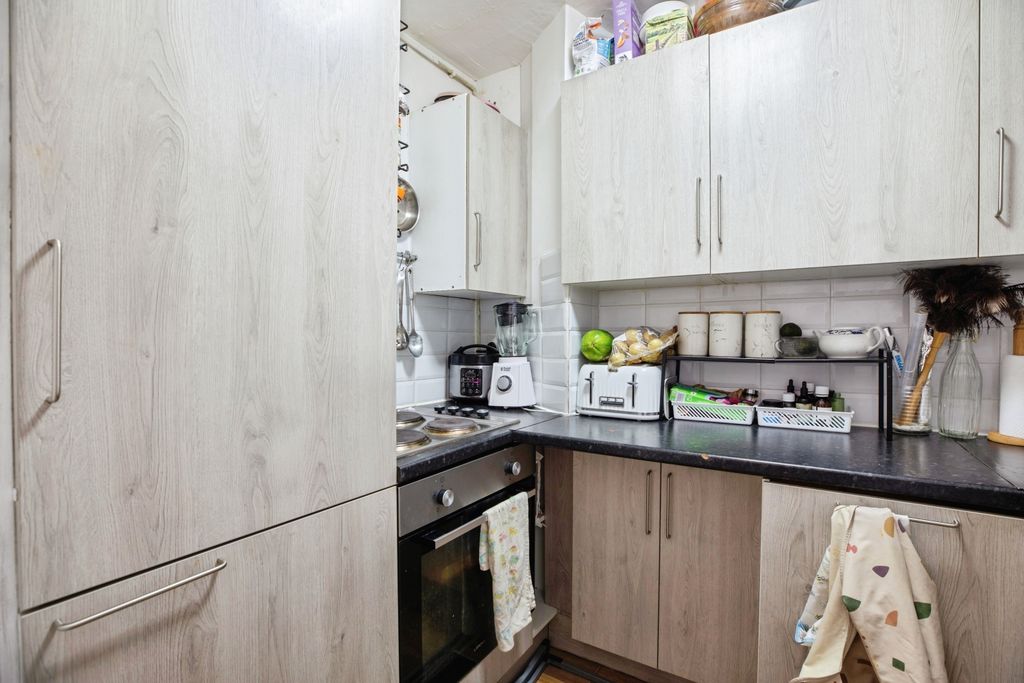 Property photo 3 of 9 Kitchen