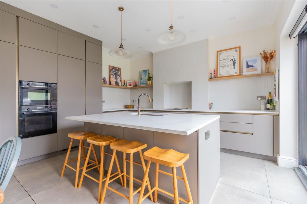 Property photo 3 of 29 28 (12 Of 30).Jpg