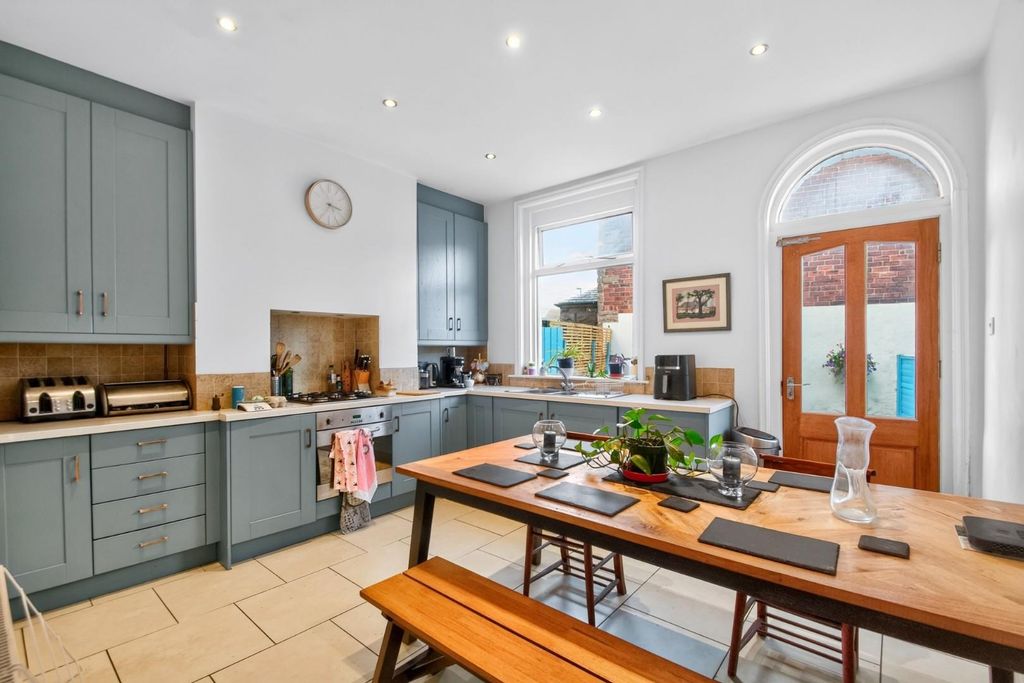 Property photo 2 of 16 25Chatsworthroad-18.Jpg