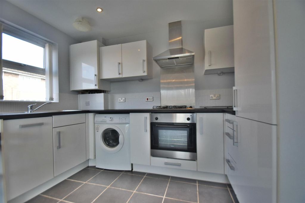 Property photo 3 of 6 Kitchen