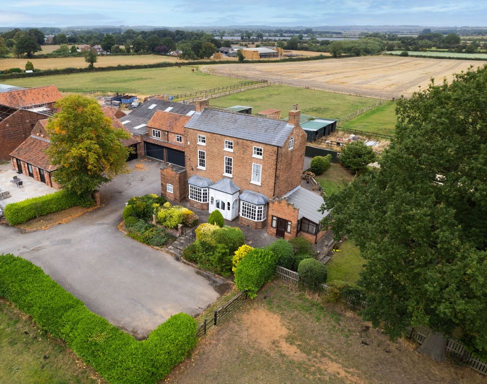 Property photo 2 of 32