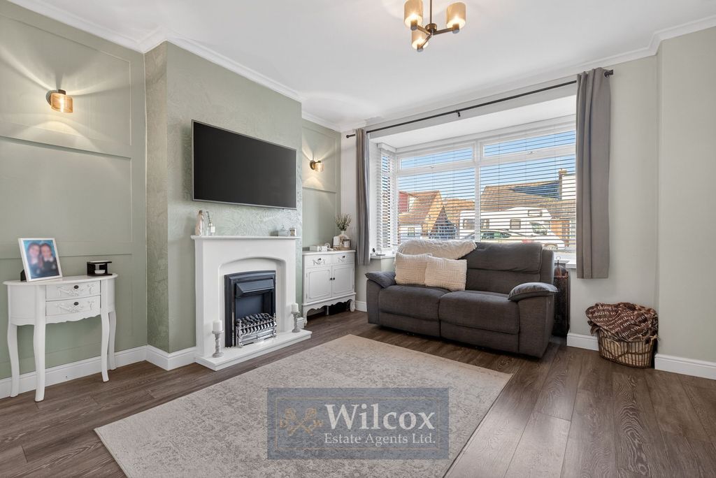 Property photo 2 of 28