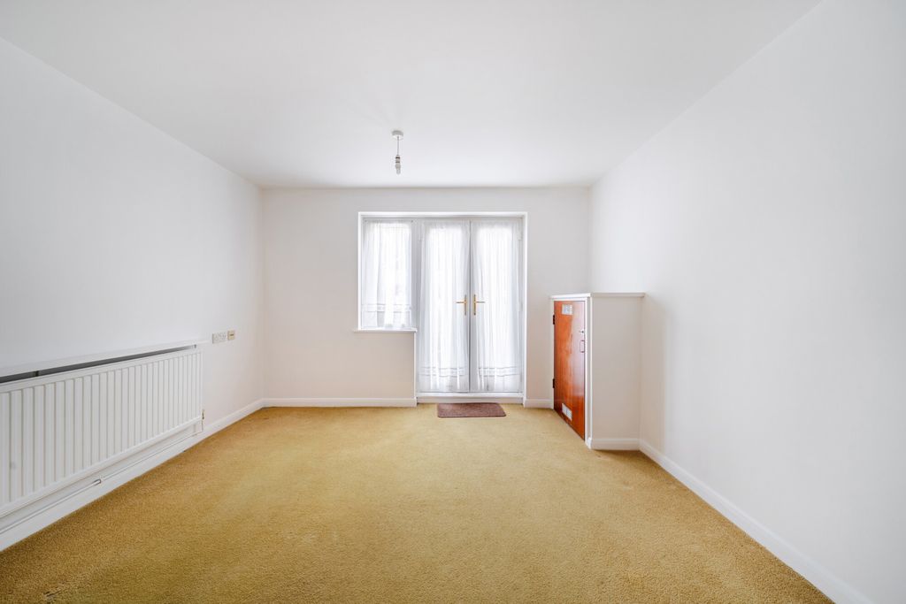 Property photo 3 of 20 1381712-7-691c454...