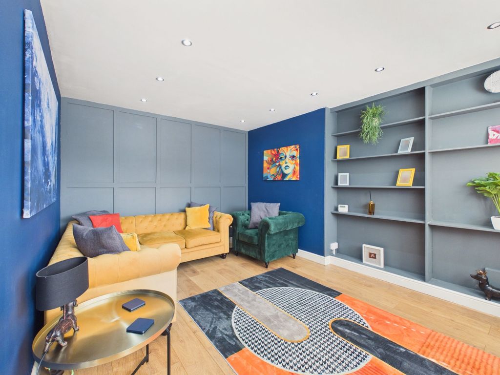 Property photo 2 of 15 4209055