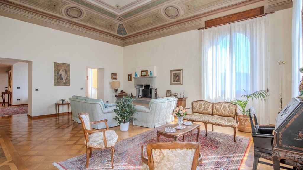 Property photo 3 of 40