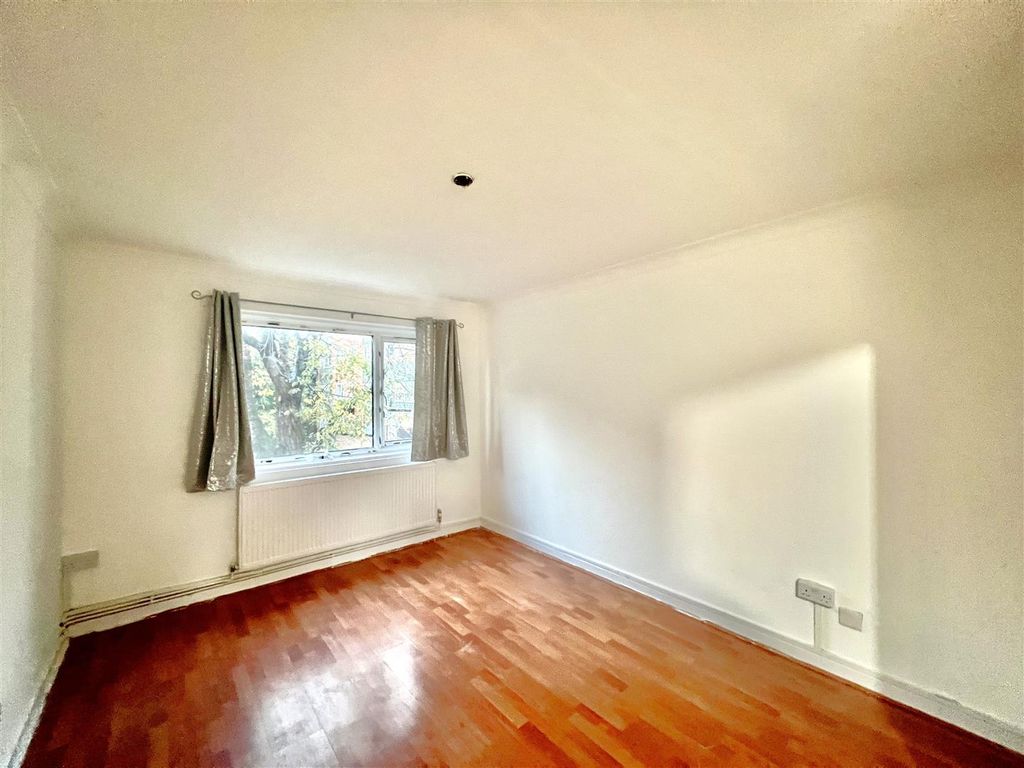 Property photo 3 of 6 Bedroom One