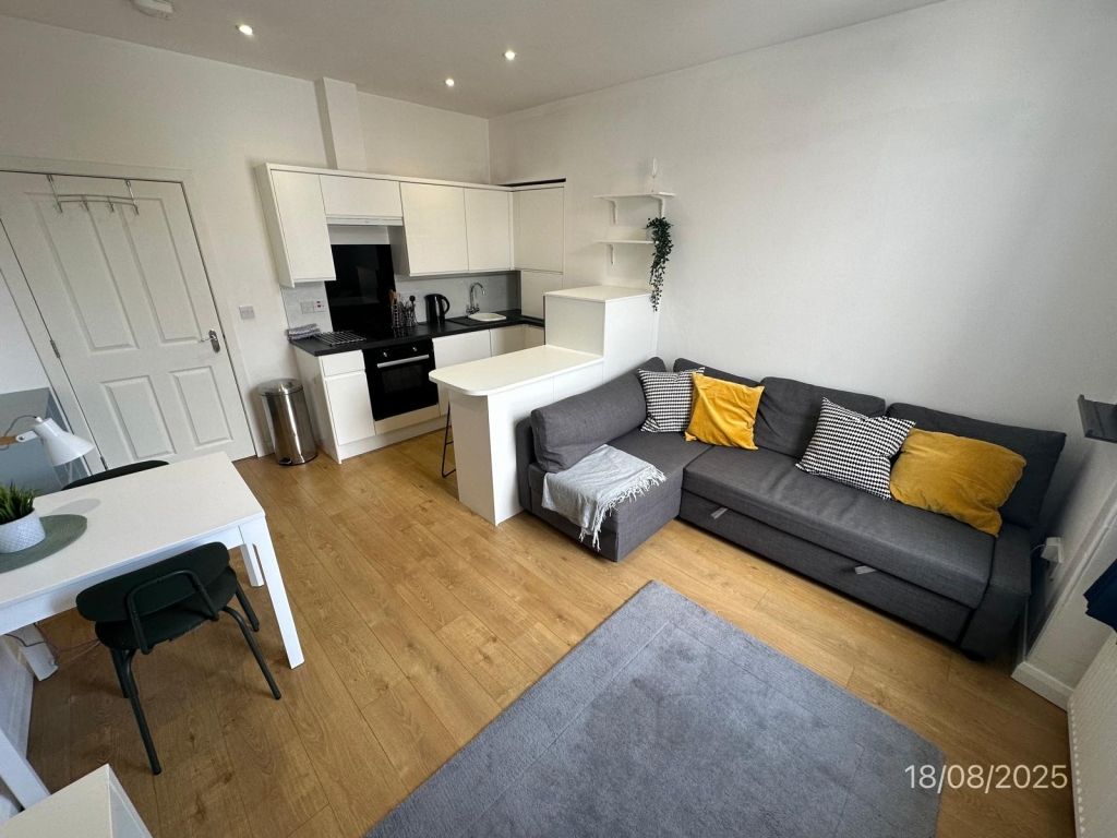 Property photo 1 of 8 Lounge Overall