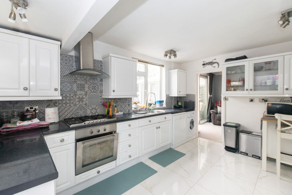 Property photo 3 of 19 Kitchen 2