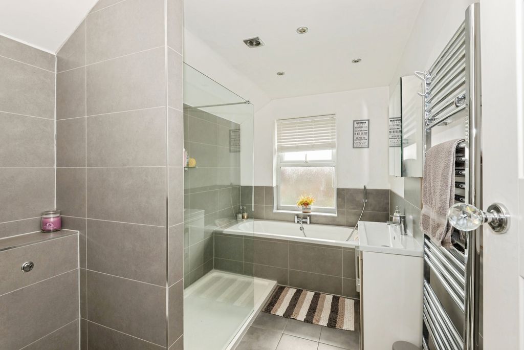 Property photo 3 of 14 Photo