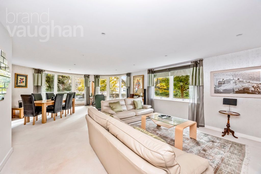 Property photo 2 of 28 Picture No. 16