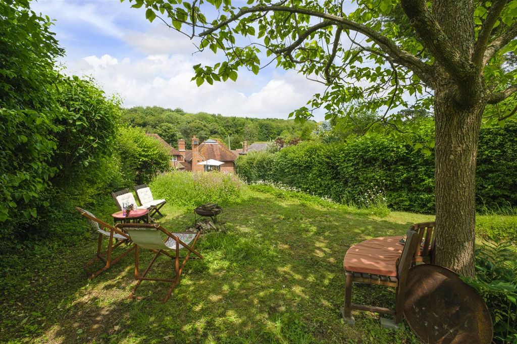 Property photo 2 of 33