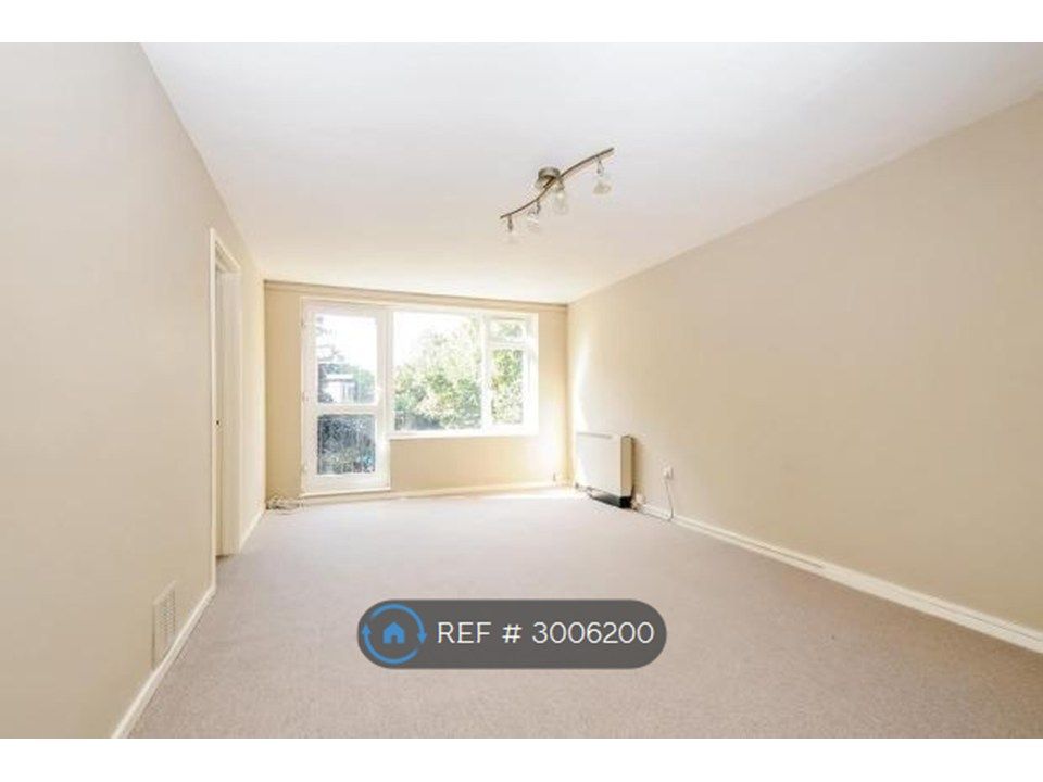 Property photo 1 of 7 Front Room