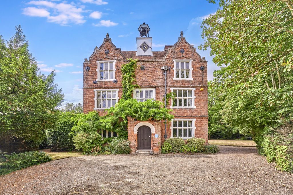 Property photo 1 of 27 The Clockhouse, 77 The Causeway, Dunmow, Essex, CM6 2Ab