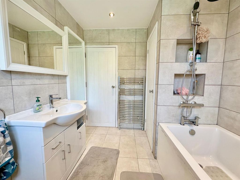 Property photo 3 of 7 Whatsapp Image 2025-11-05 At 12.30.17 Pm (3).Jpeg