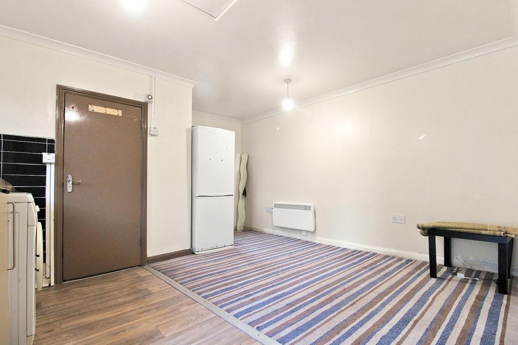 Property photo 3 of 7 Download (7).Jpg