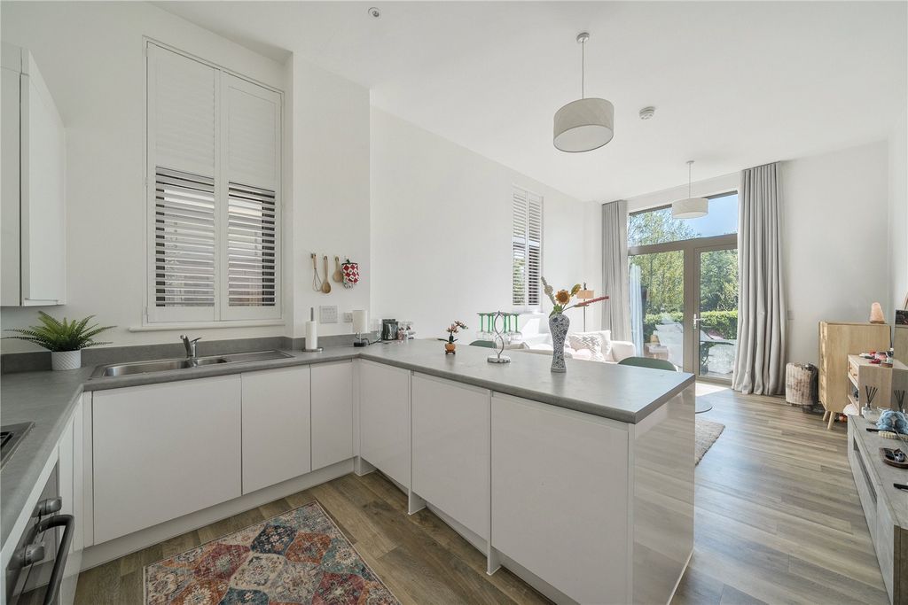 Property photo 2 of 39 Picture No. 43