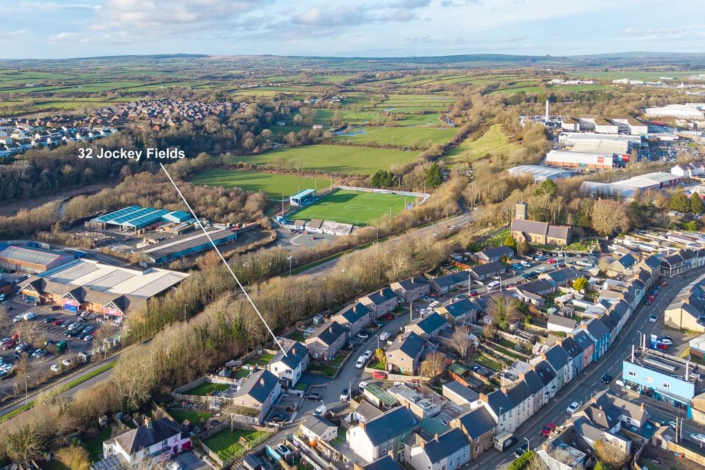 Property photo 2 of 22