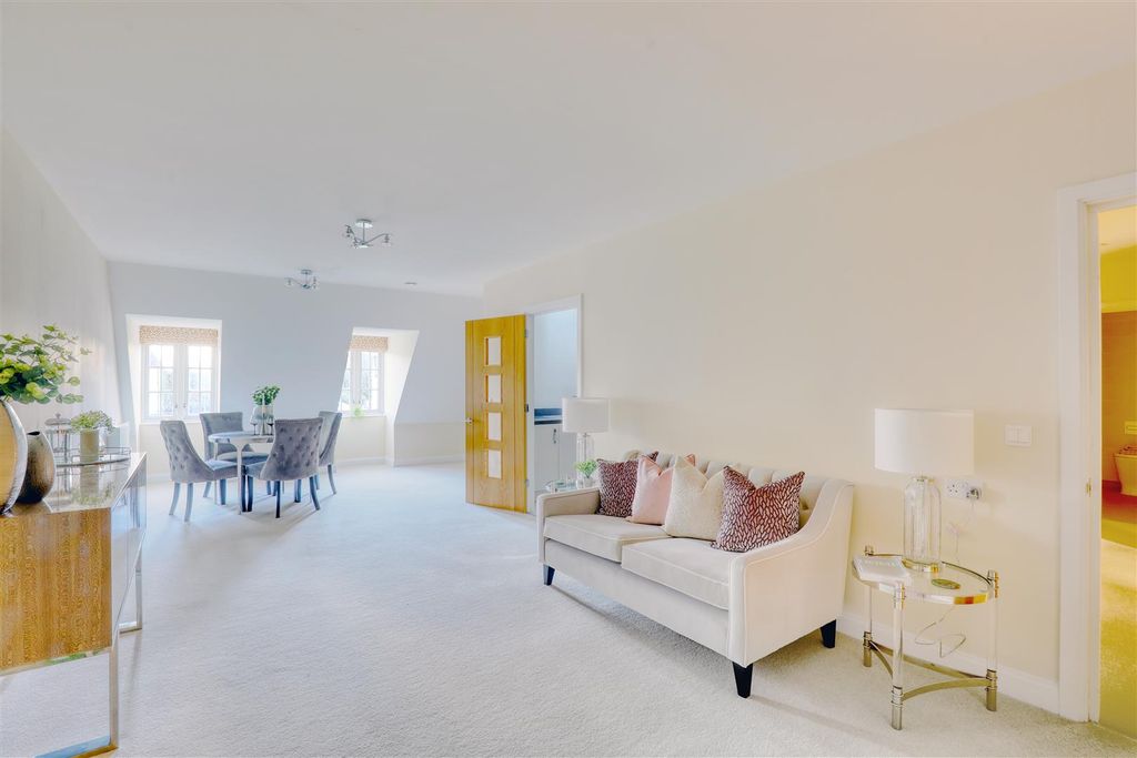 Property photo 2 of 16 01-453Cct_Mcs_Flat 45 Hawkesbury Place_35.Jpeg