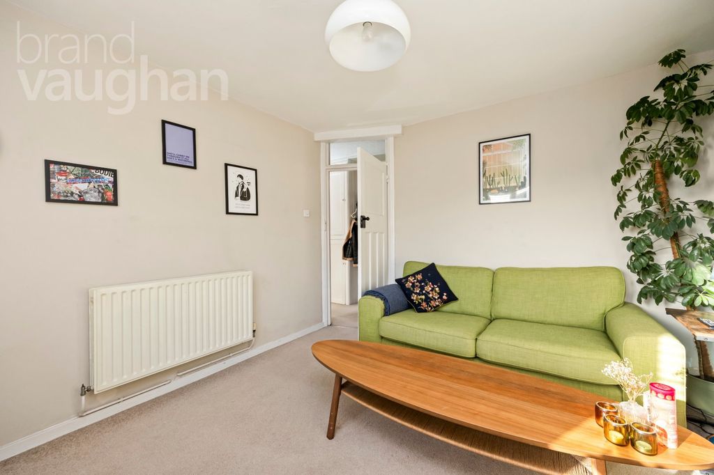 Property photo 2 of 19 Picture No. 16