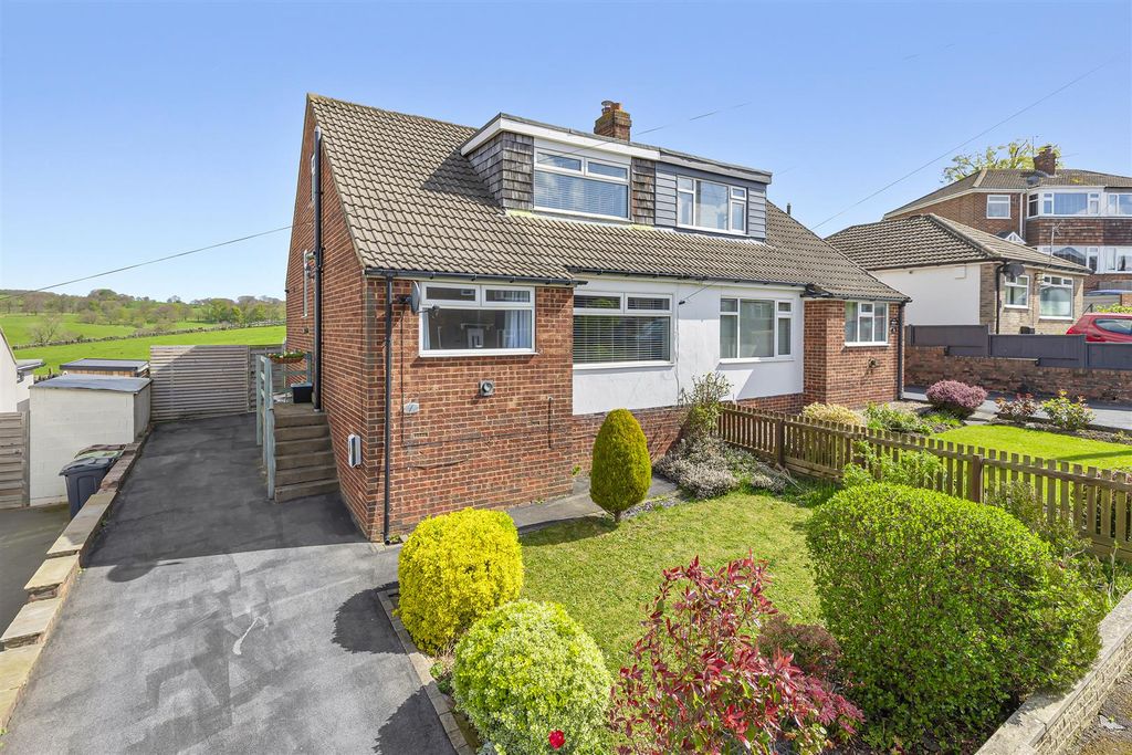 Property photo 1 of 23 Banksfield Grove