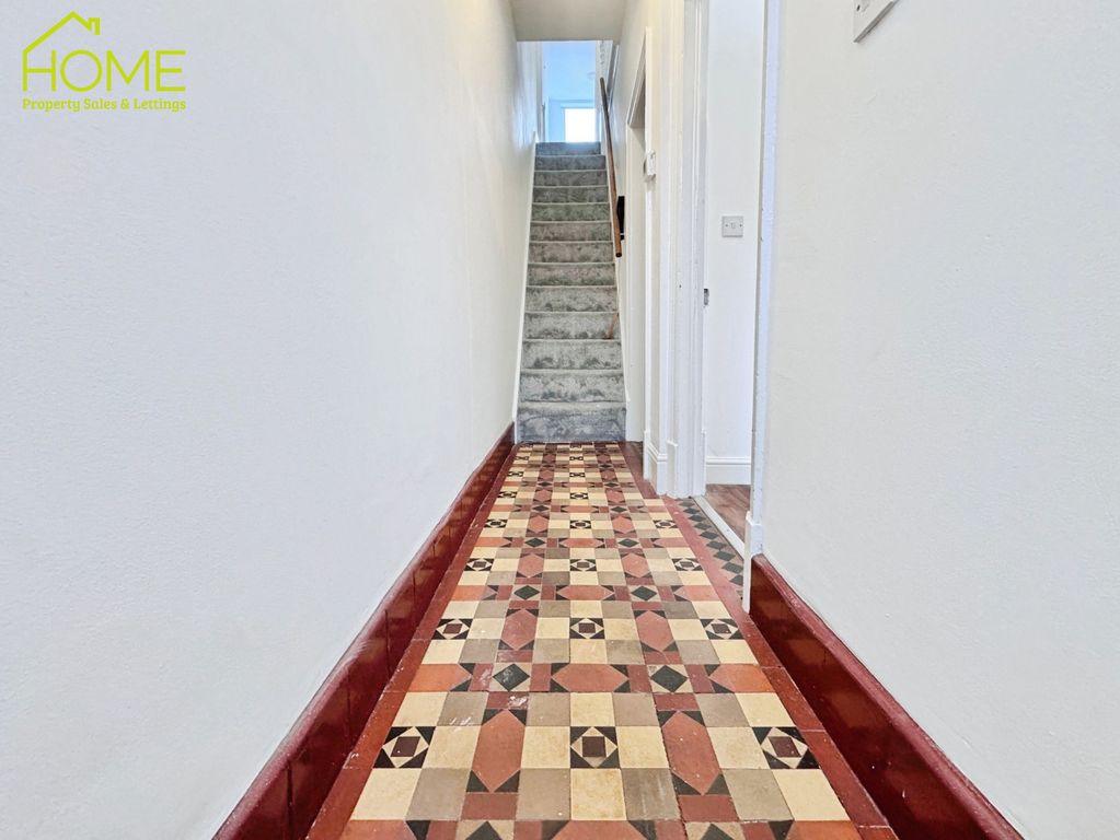 Property photo 2 of 13 Hallway