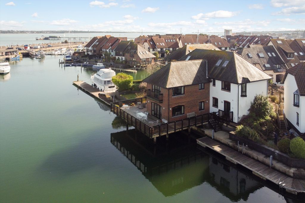 Property photo 2 of 19 Image