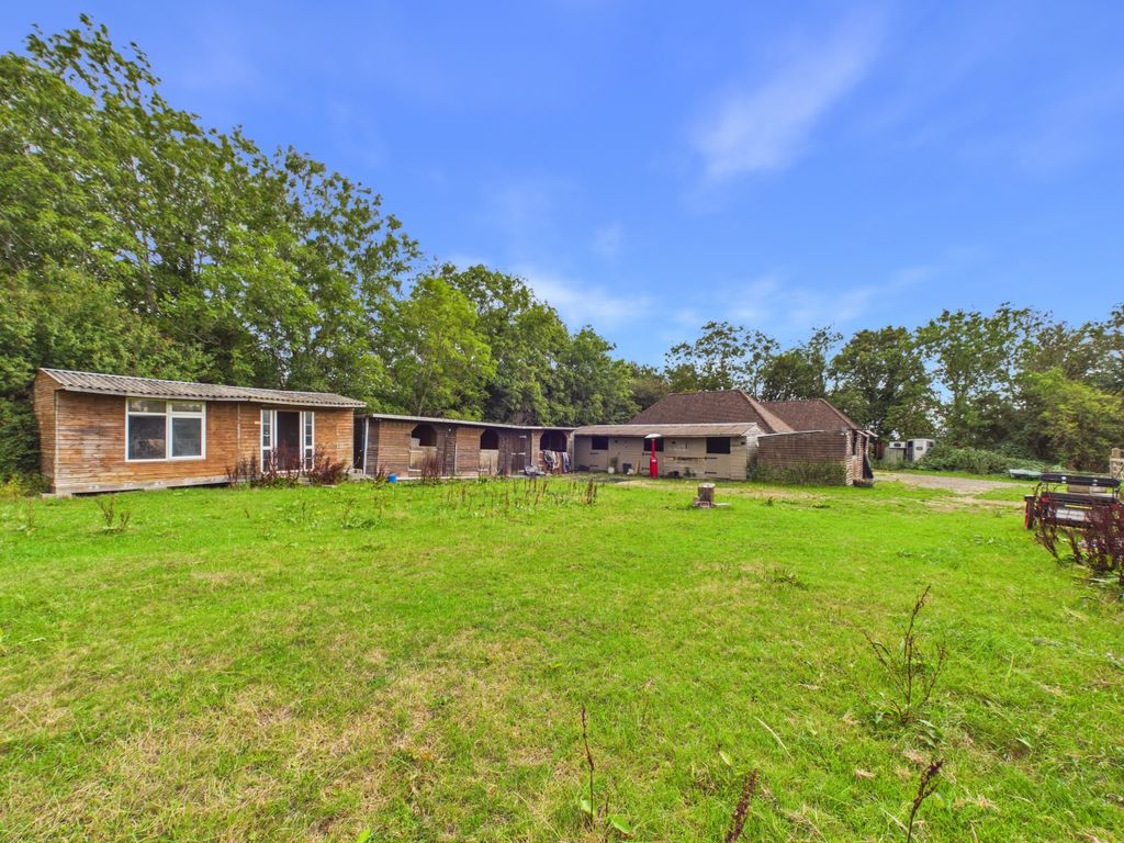 Property photo 3 of 10 Stables & Cabin