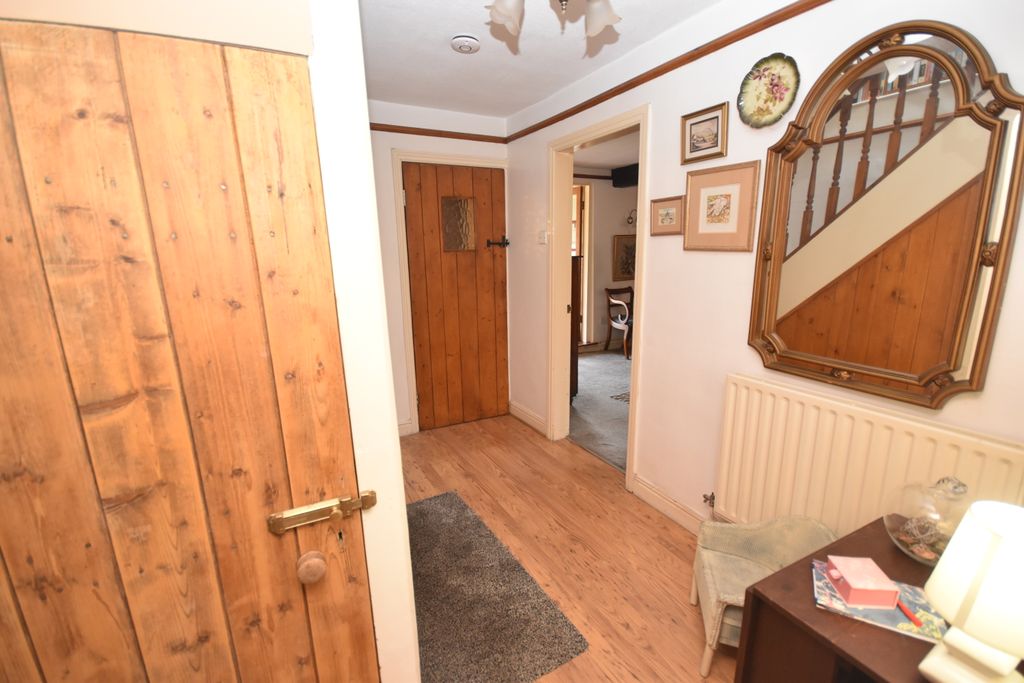 Property photo 3 of 18 Hallway