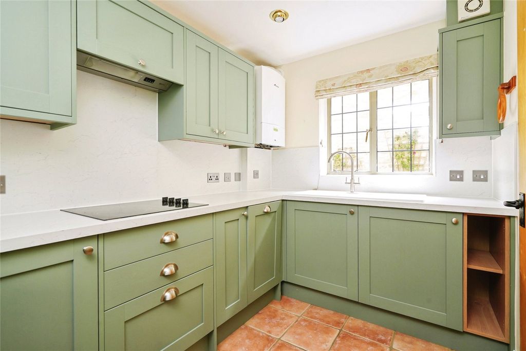 Property photo 2 of 16 Picture No. 17