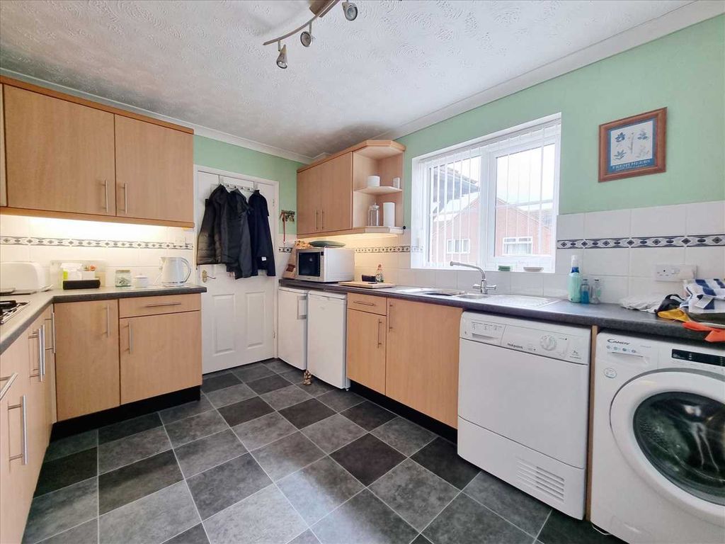 Property photo 3 of 13 Kitchen: