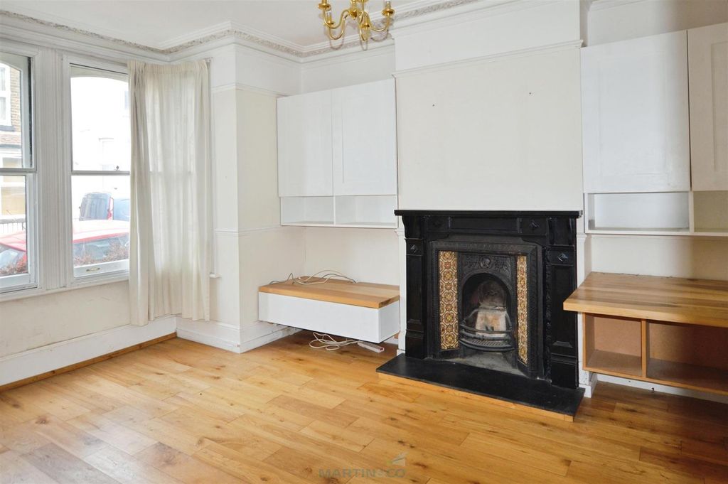 Property photo 3 of 27