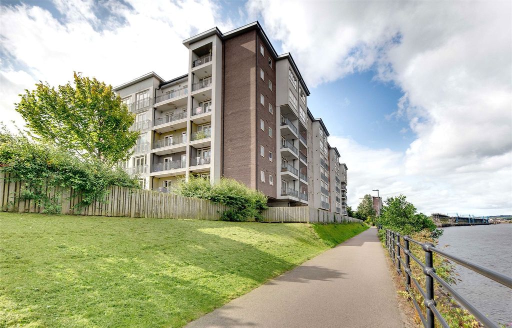 Property photo 1 of 12 External