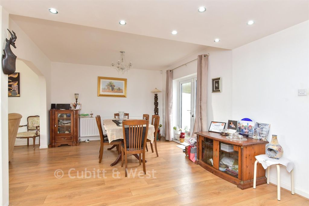 Property photo 3 of 19 Dining Area