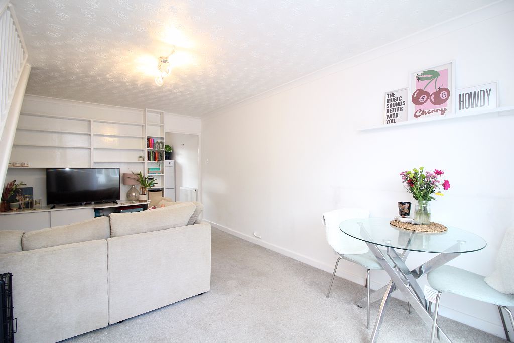 Property photo 3 of 12 Lounge