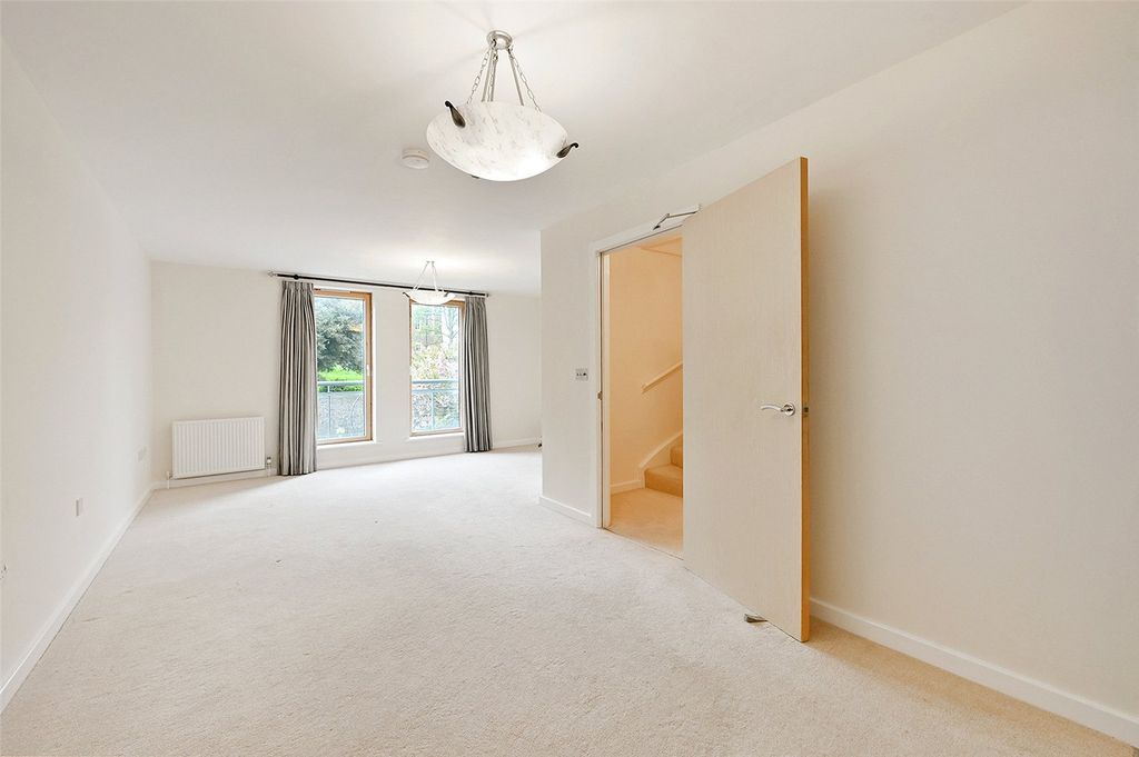 Property photo 3 of 12 Sitting Room