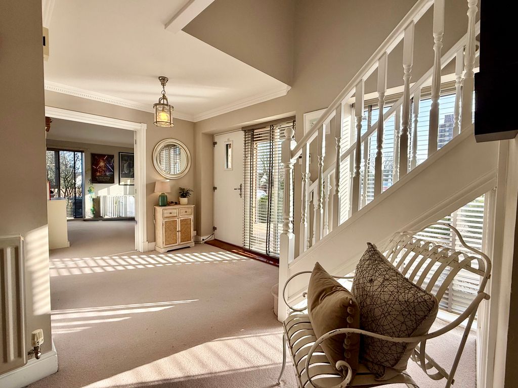 Property photo 2 of 19 Hallway