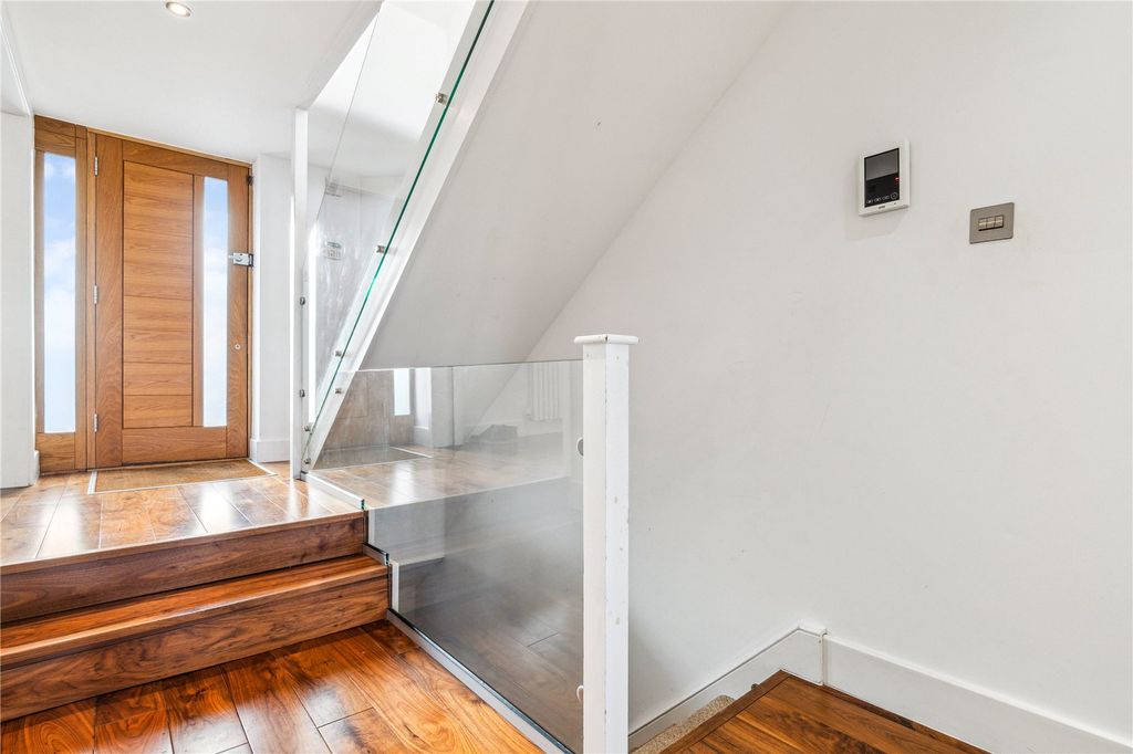 Property photo 3 of 14 Entrance