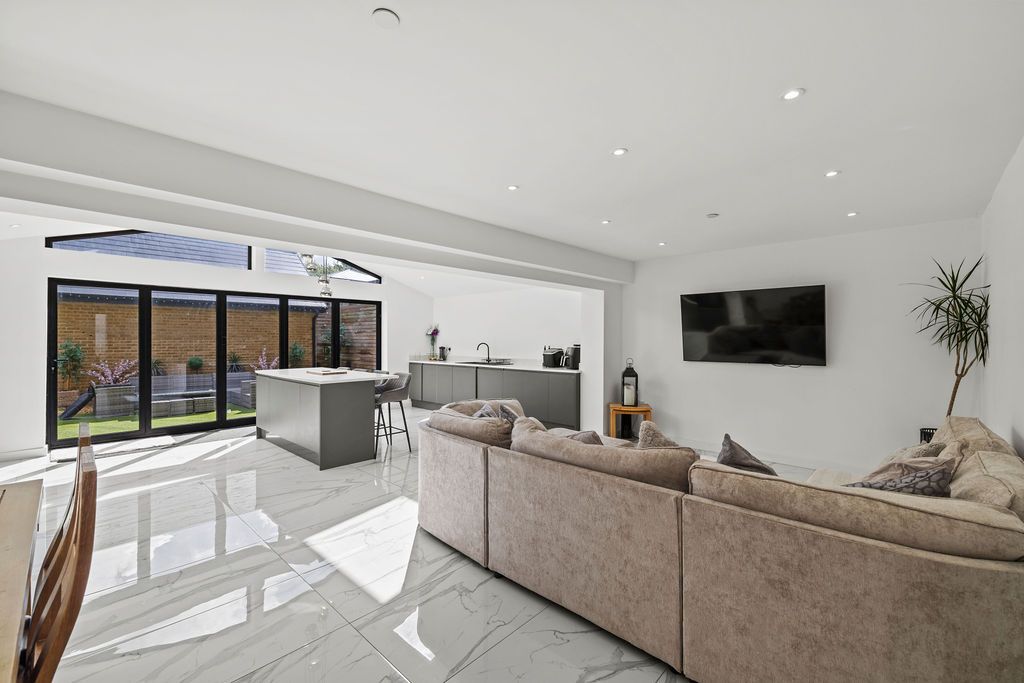 Property photo 2 of 36