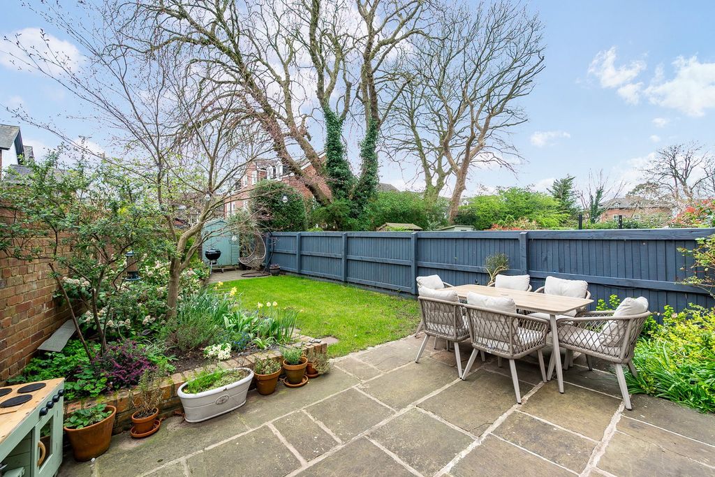 Property photo 2 of 16