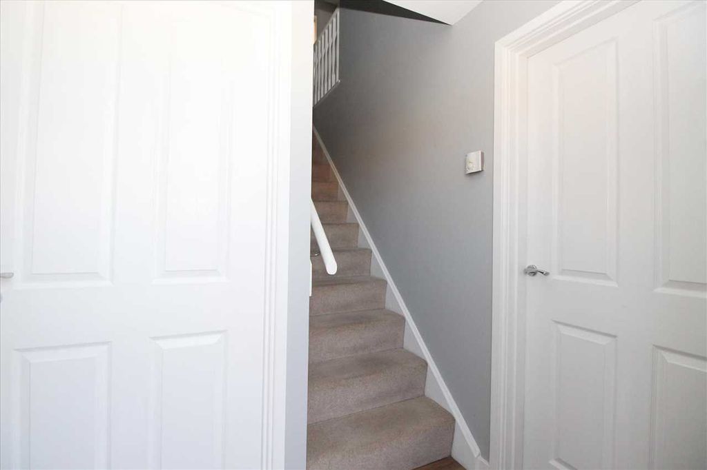 Property photo 2 of 16 Entrance Hall