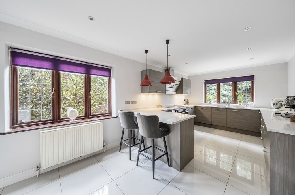 Property photo 3 of 19 1310546-5-686Bd61...