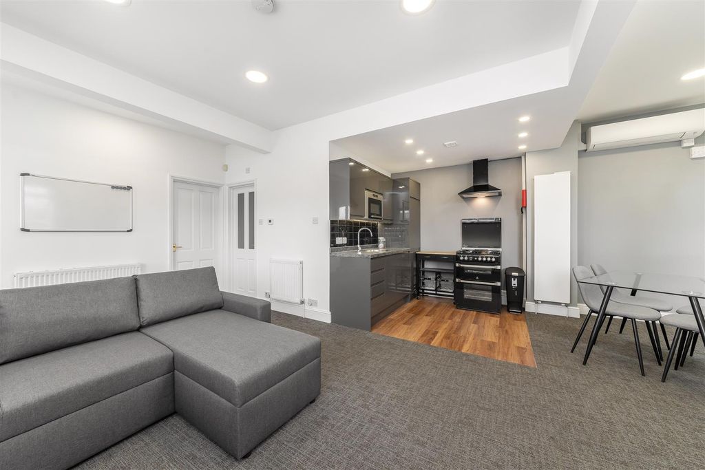 Property photo 1 of 7 Helliwell&Co