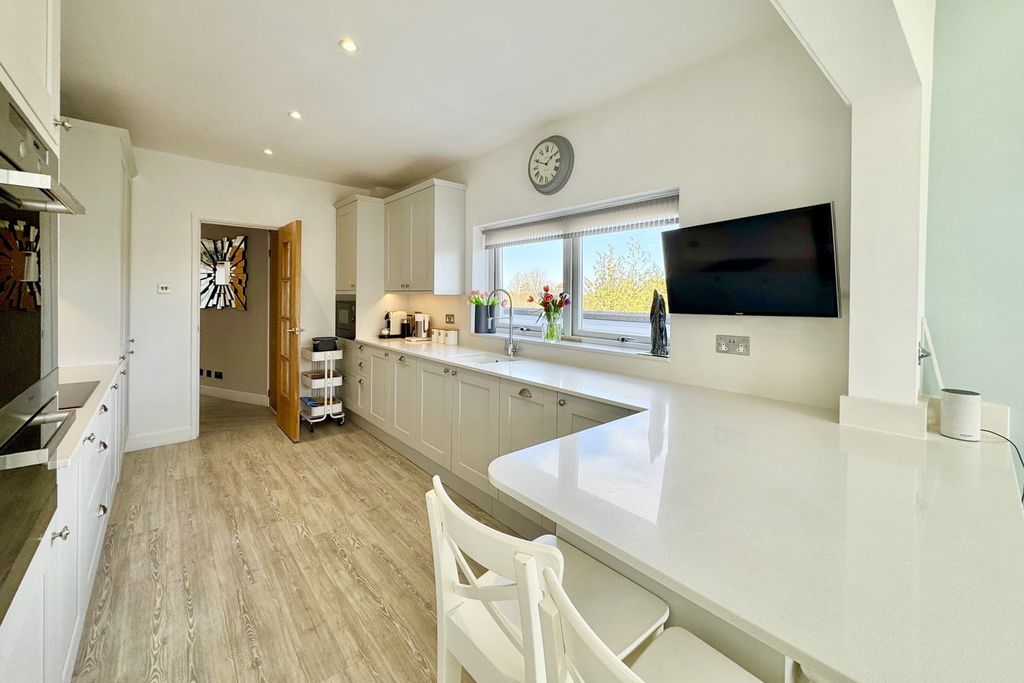 Additional image 7 of 3 bed flat for salePenthouse, West Cliff Road, West Cliff, Bournemouth BH4