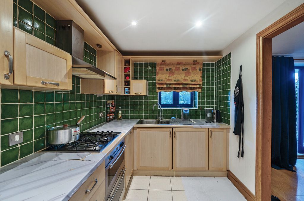 Property photo 2 of 12 1316374-14-686679...