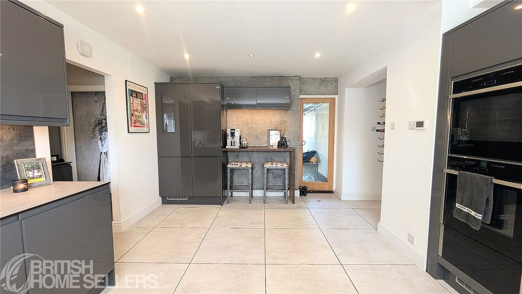 Property photo 3 of 22 Picture No. 12
