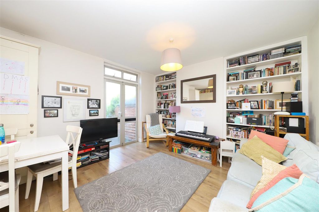 Property photo 2 of 10 Manor Road
