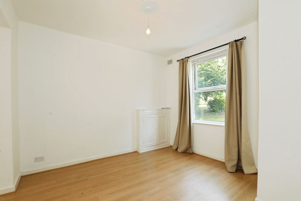 Property photo 2 of 17 Photo